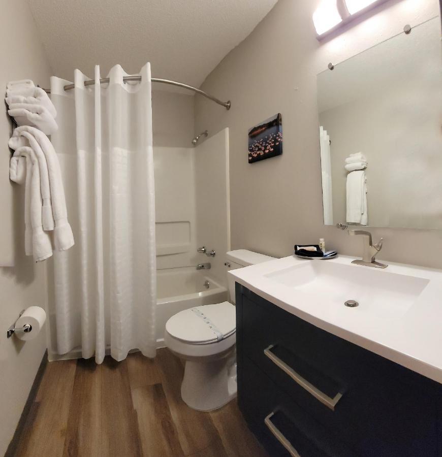Hilltop Inn & Suites Grove Ngoại thất bức ảnh
